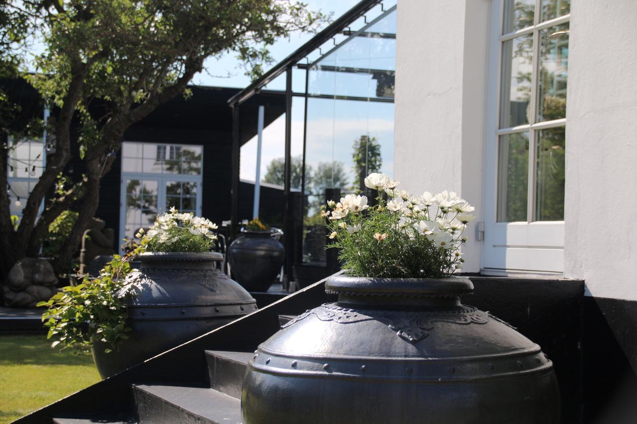 Strandlyst Hotel Og Restaurant Ballen エクステリア 写真